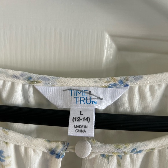 Time and Tru White Floral Dress - Picture 5 of 6